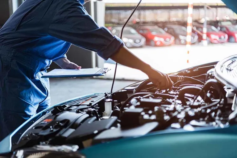 When to Call a Mechanic: Signs Your Car Needs Major Repairs